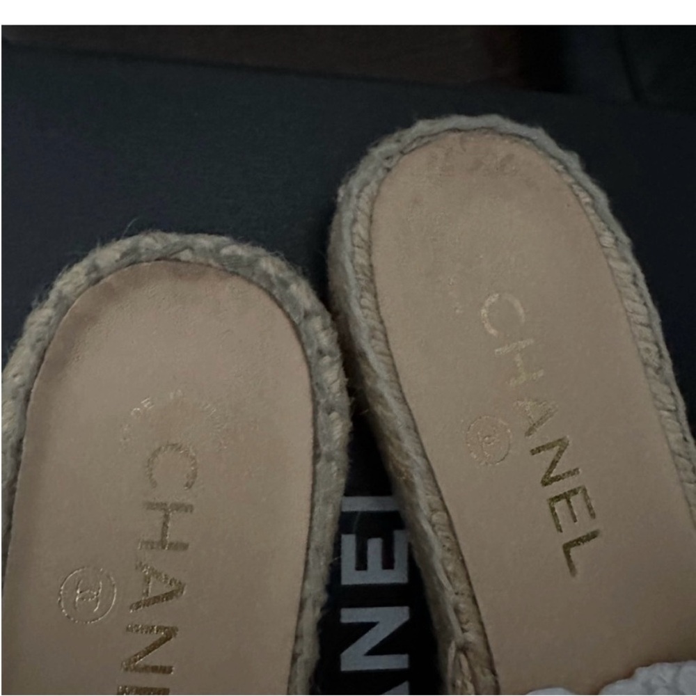Authentic Chanel Quilted Women's Shoes with Black and Cream Designer Chanel - Picture 5 of 5
